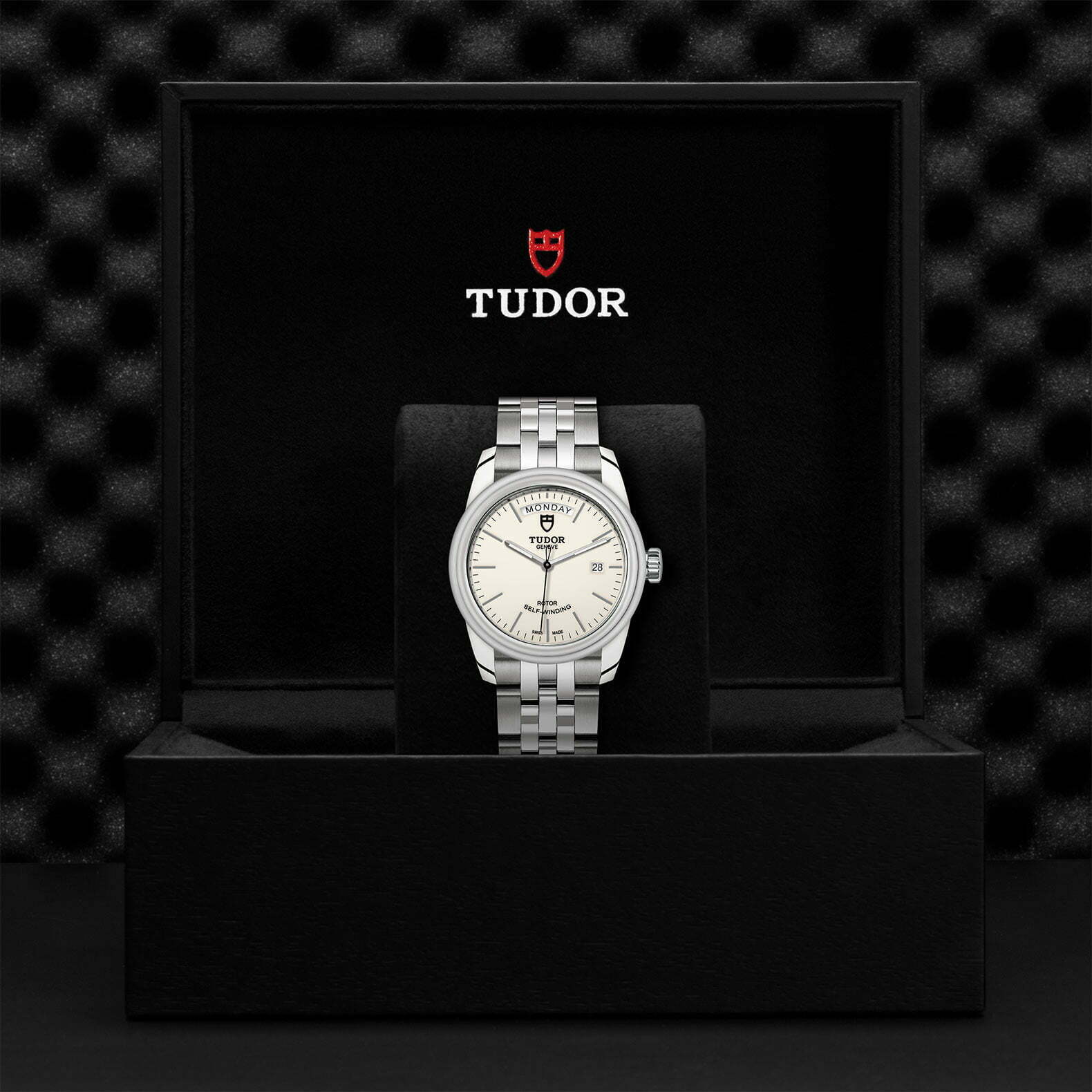 M56000 0181 Tudor Watch Carousel 4 4 10 2023
