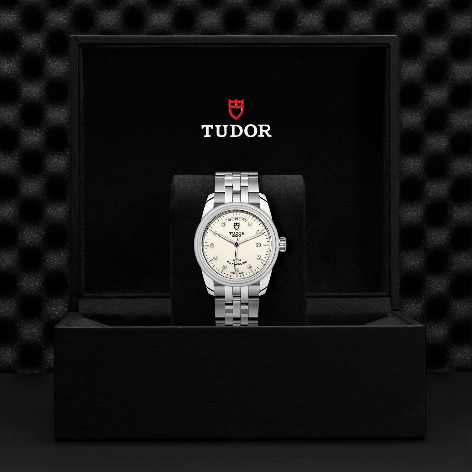 M56000 0182 Tudor Watch Carousel 4 4 10 2023