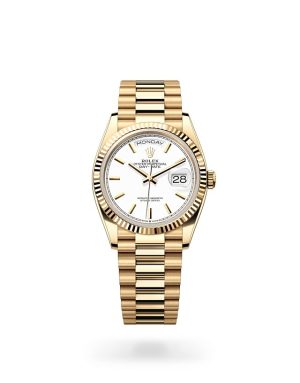 Rolex 1908 in 18 ct Yellow Gold with Domed Bezel