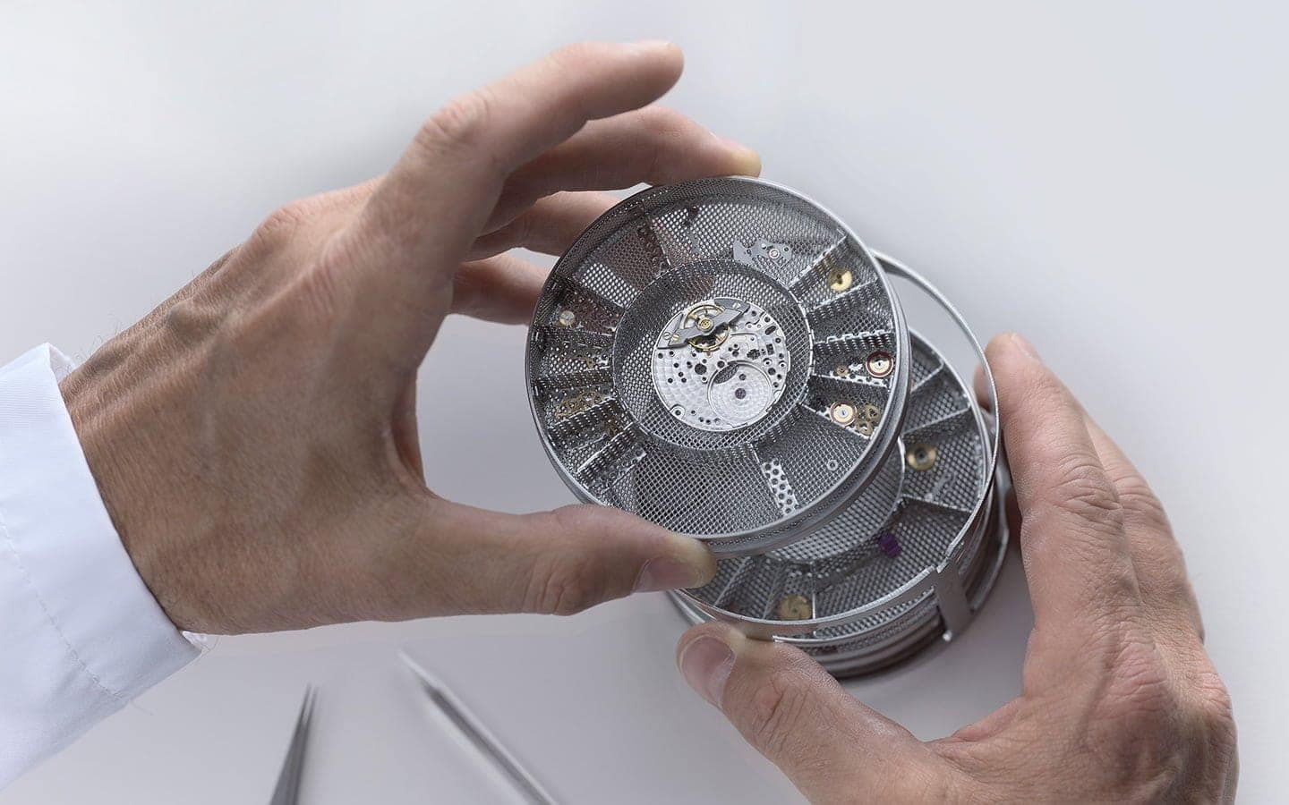 Rolex-Malaysia-Hung-Cheong-2nd-banner Rolex-Servicing-Procedure-Cleaning-The-Movement_Portrait