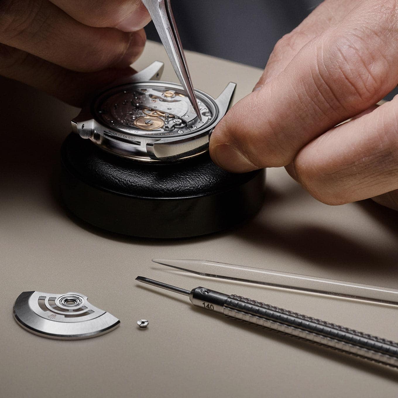 Rolex-Servicing-Procedure-Dismantling-Of-The-Movement_Portrait