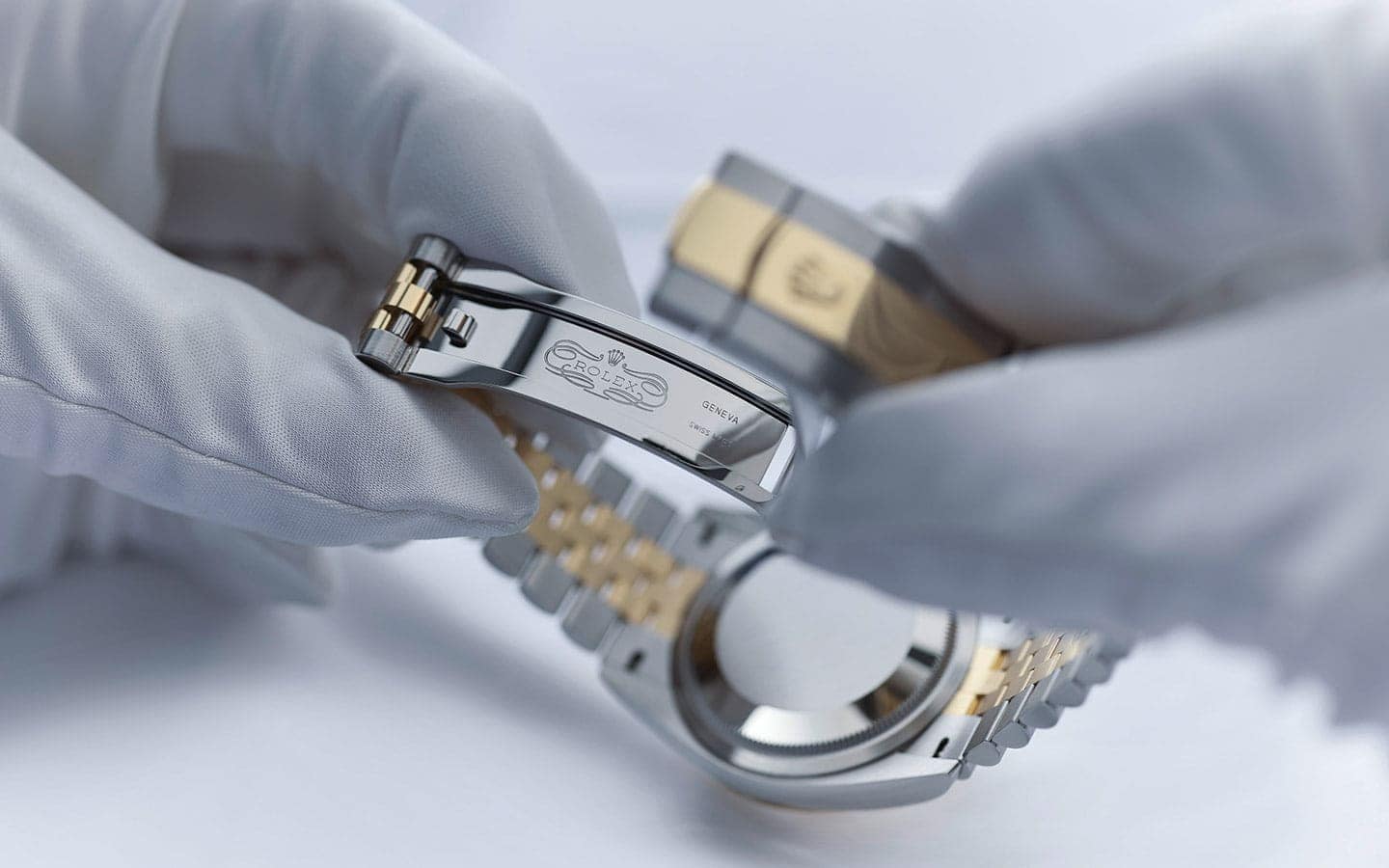 Rolex-Malaysia-Hung-Cheong-2nd-banner Rolex-Servicing-Procedure-Final-Control_Portrait