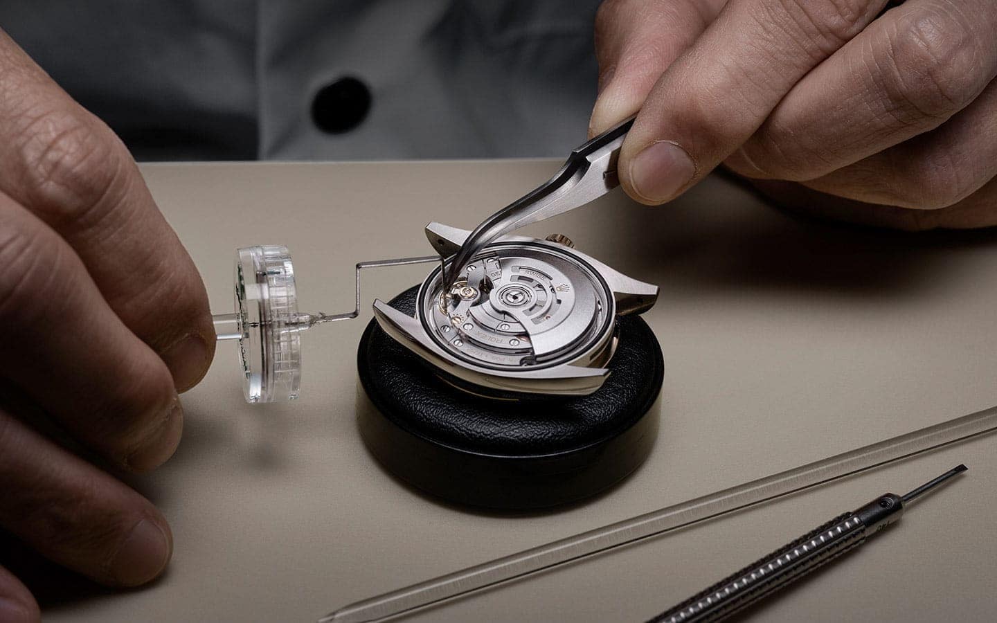 official rolex retailer Rolex-Servicing-Procedure-Precision-Test_Portrait